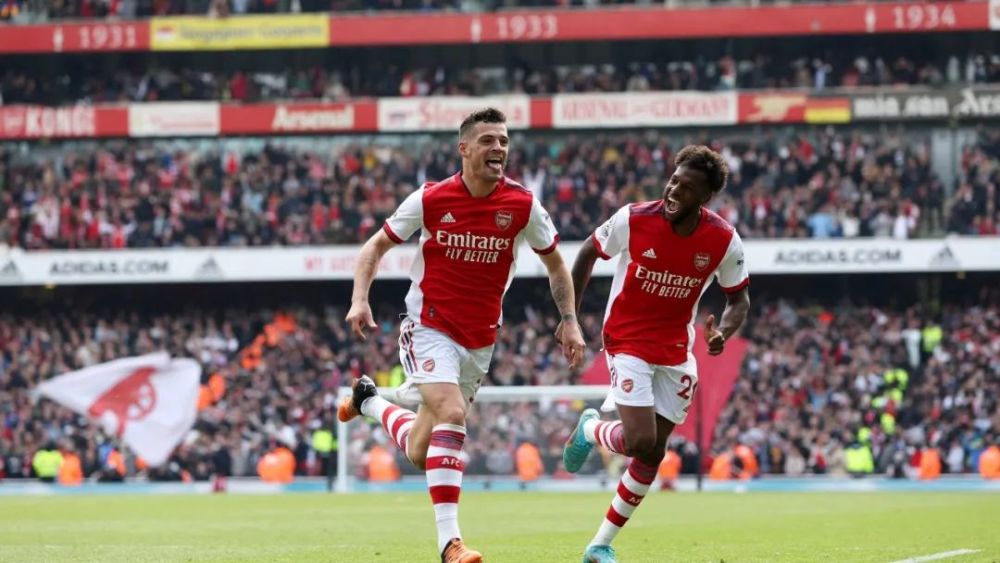  热刺防线送礼不断，利兹联逆转取胜终结五轮不胜  