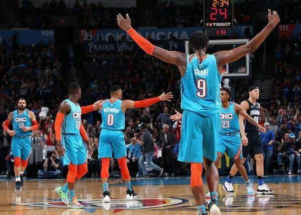  湖人末节逆转击败勇士豪取四连胜佳绩