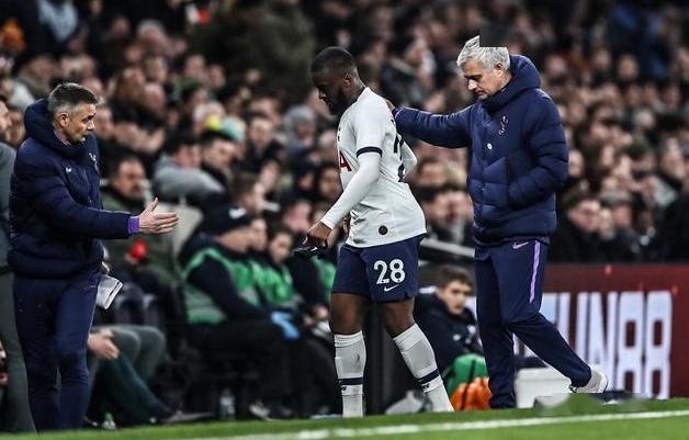  里昂主场顽强逼平劲旅，法甲中游集团竞争激烈