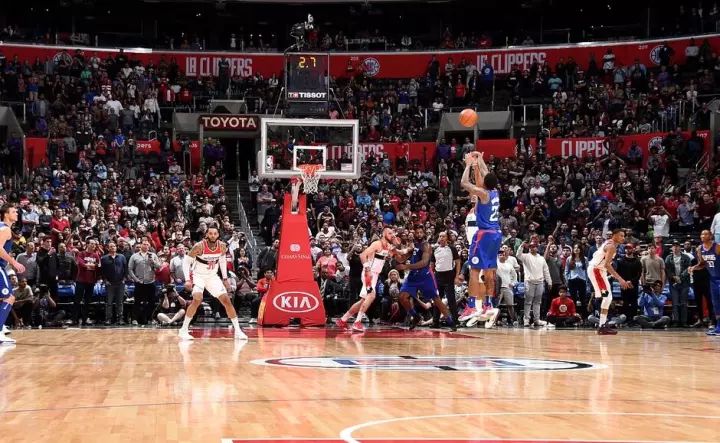  布伦特福德绝杀狼队上演保级奇迹